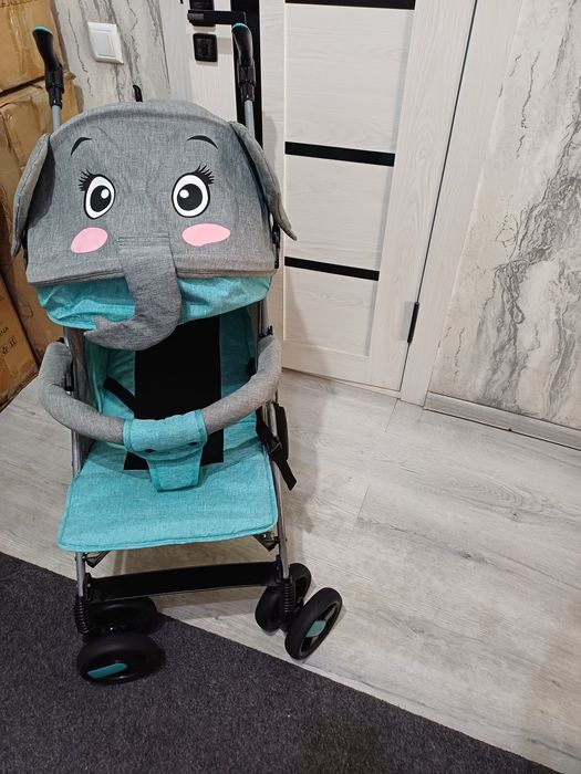 Продаётся фирменный прогулочная коляска трость