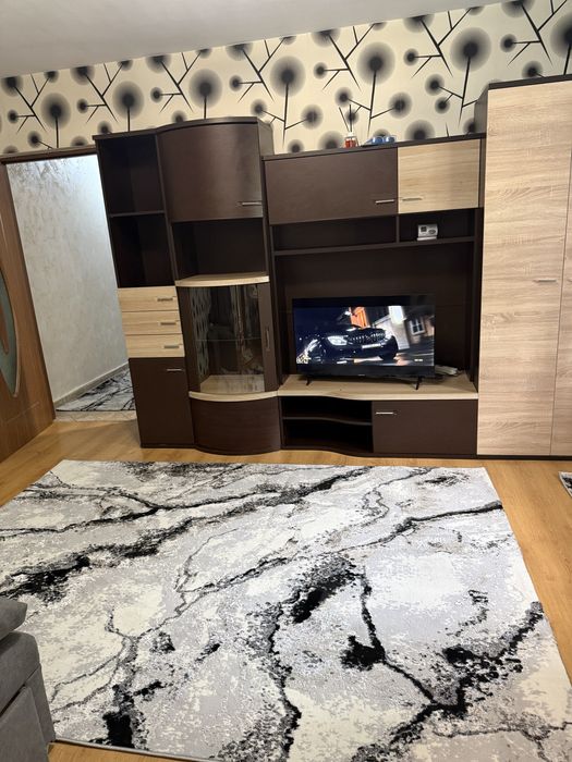Inchiriez apartament