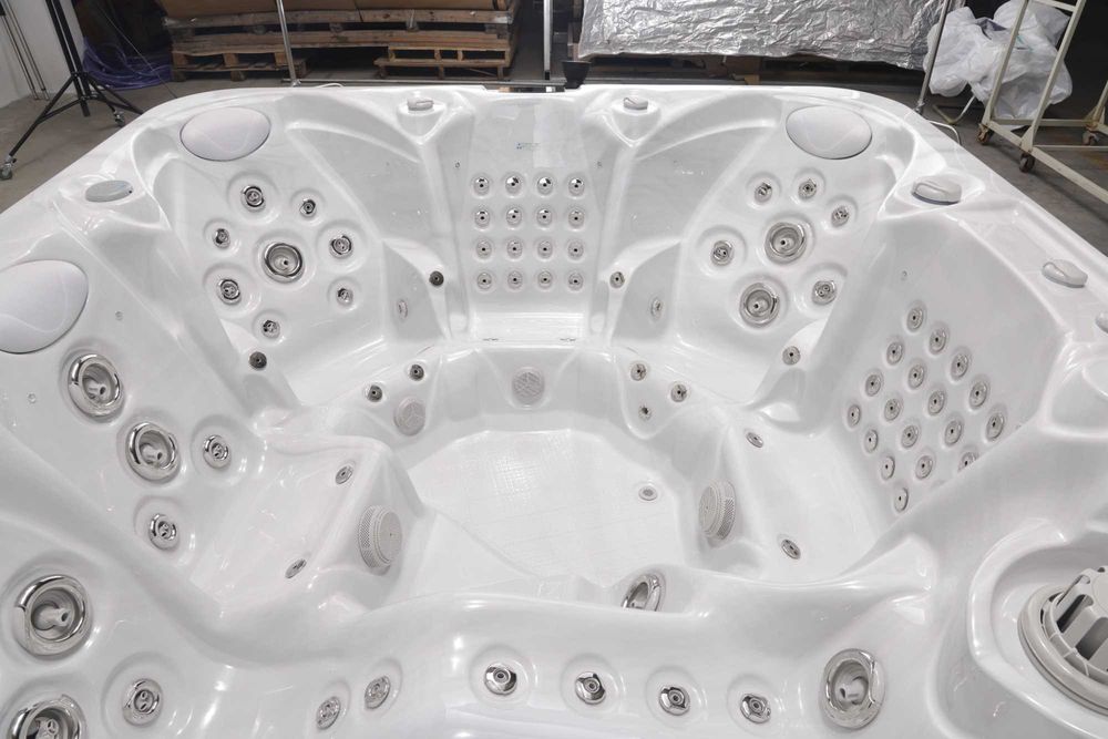 Jacuzzi exterior 6 persoane Visoli cu Ozone  Nou!