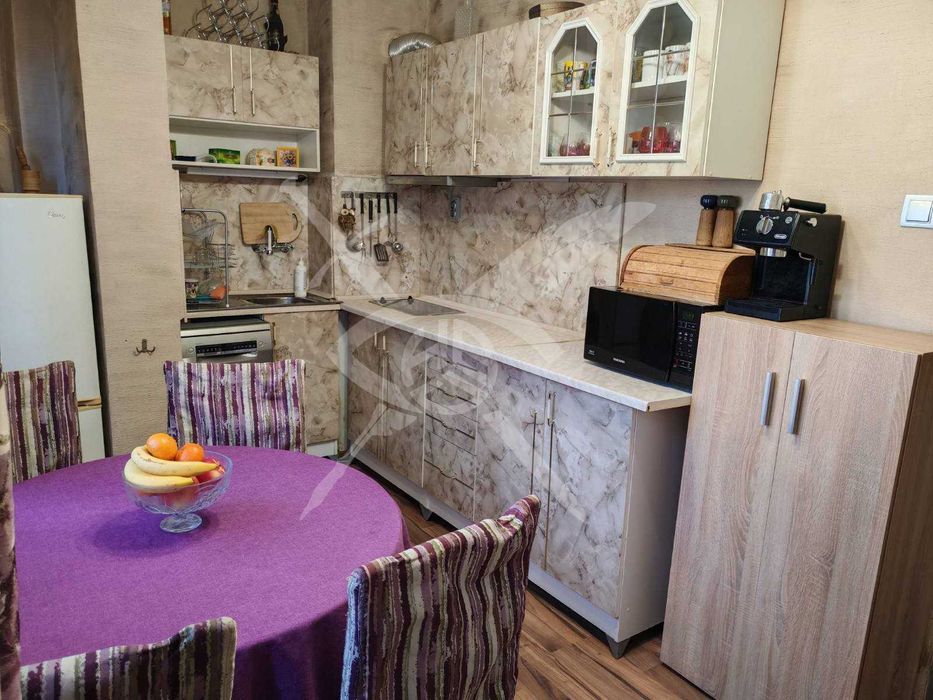 Четиристаен апартамент в Атия 93071