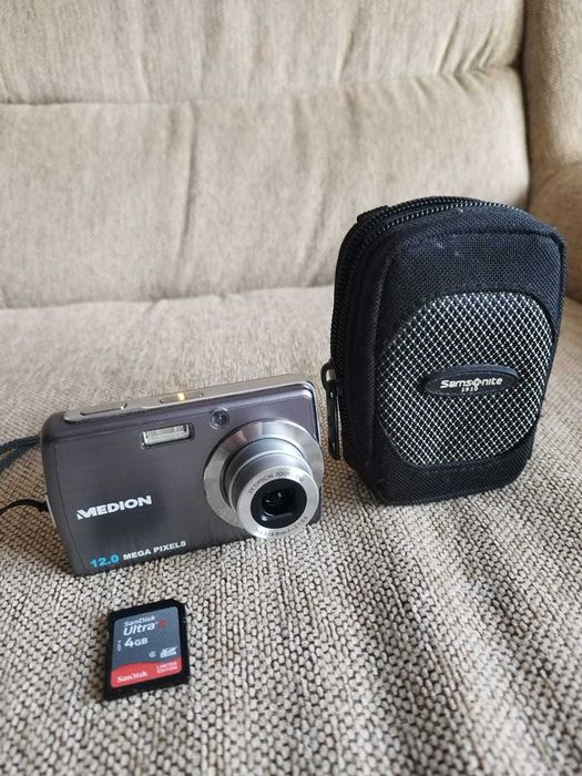 Camera foto video digitala Medion imprima ora si data 12 Megapixel