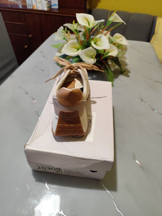 Продавам маратонки