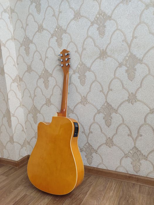 Продается гитара (электроакустическая)