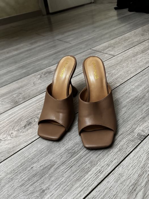 3000 каблуки за каждую пару