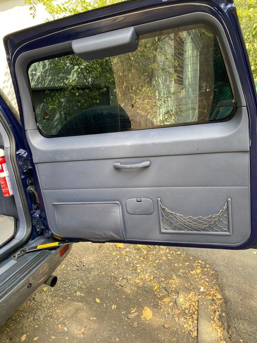 Машина Тойота ленд крузер Прадо