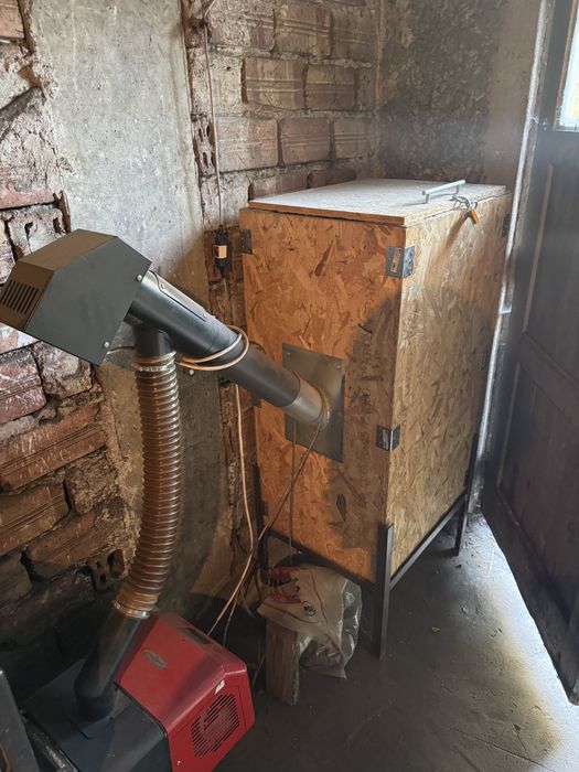 Пелетен котел 24KW с горелка, помпа и бункер