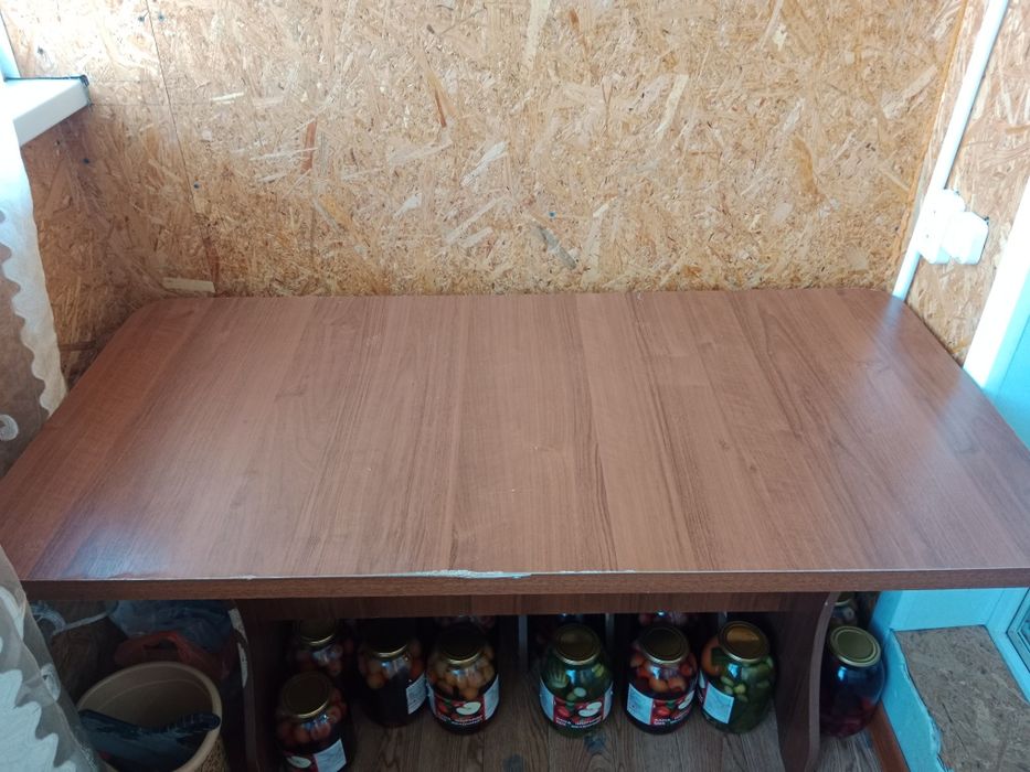 Продам стол кухонный