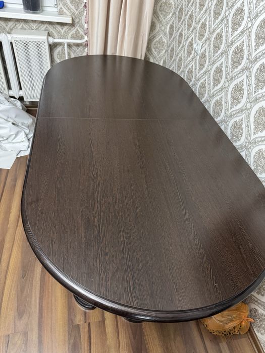 Продам стол для гостиной