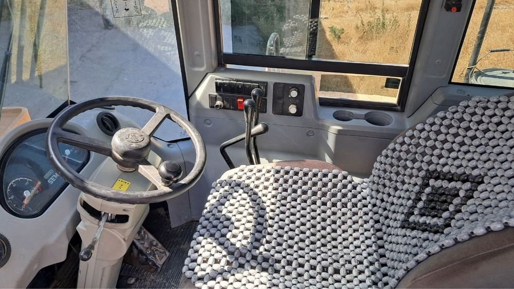 Вронталный погрузчик 3 куб