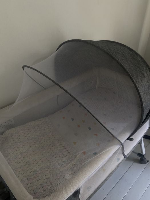 Продам манеж на колесиках