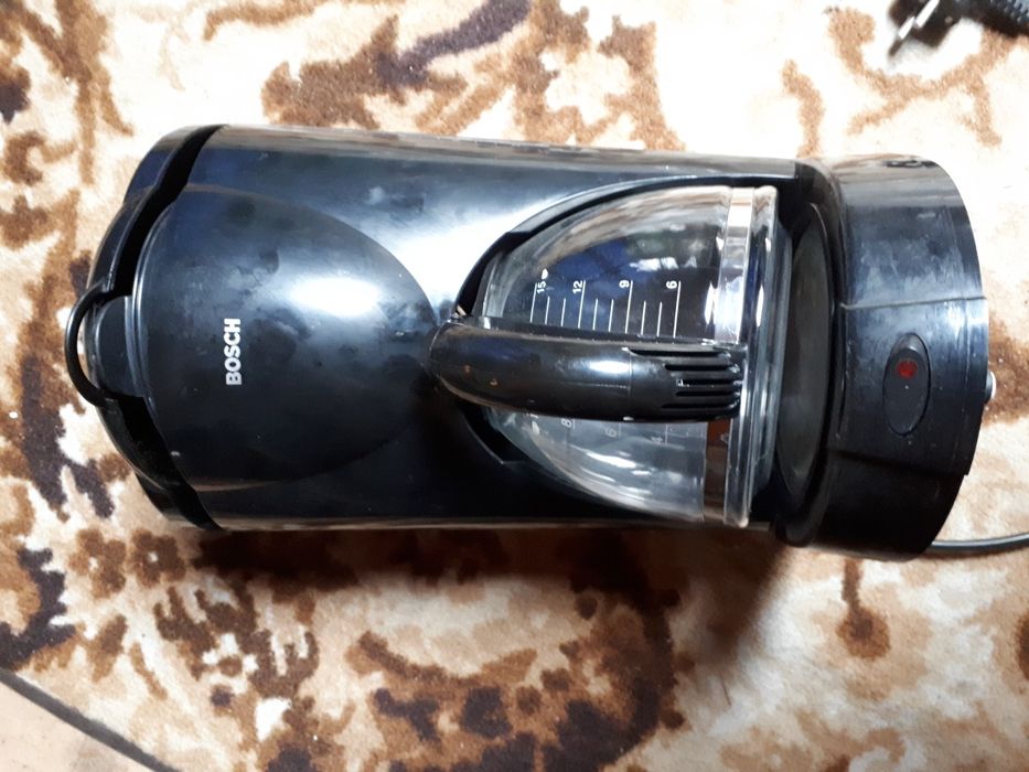 Продавам добре запазена работеща кафемашина BOSCH