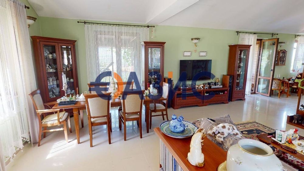 Къща с 4 спални 264 кв.м., в село. Кошарица, България, 385 000 евро