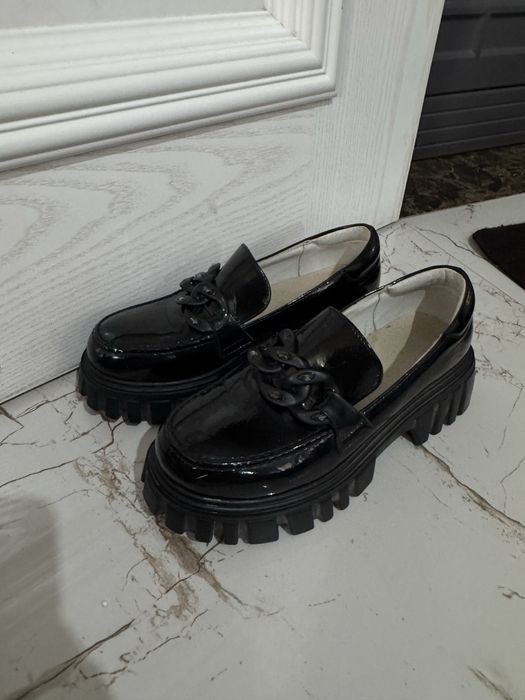 Лоферы женские черные