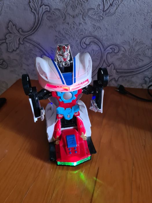 Продам транформер, робот—машина!