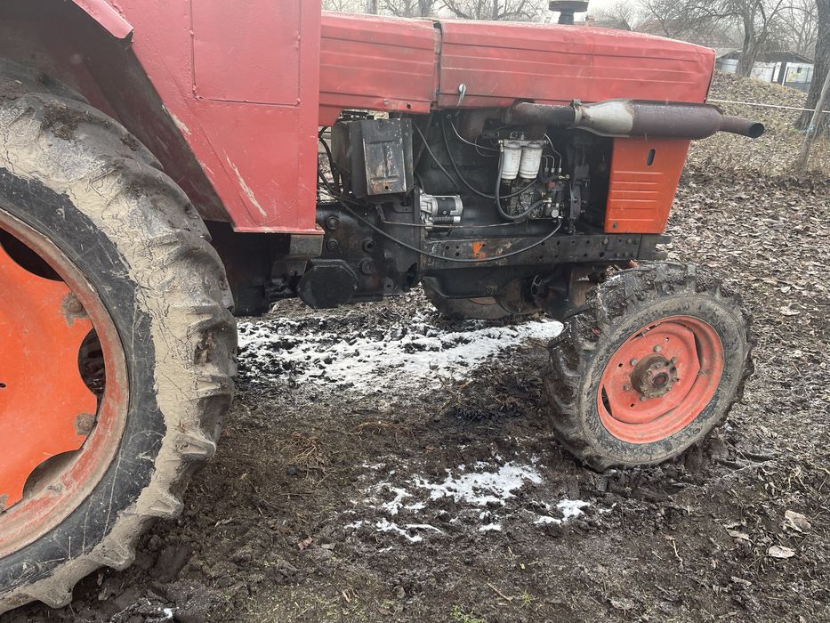 Vind tractor 651 in stare foarte buna in fata sa bagat tot nou detali