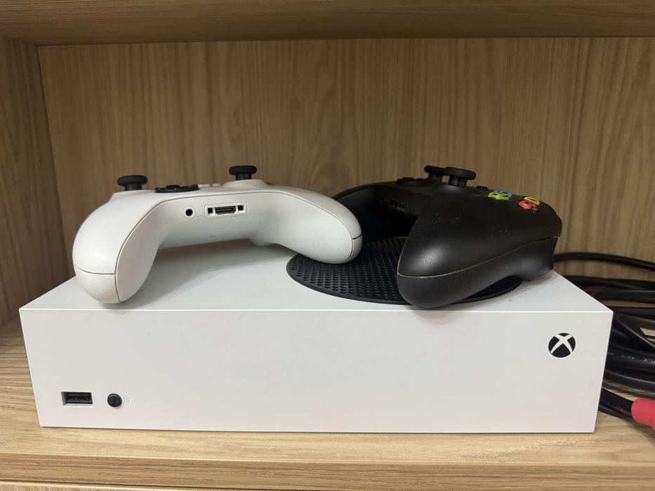 Xbox series S, 512gb + 2 геймпада
