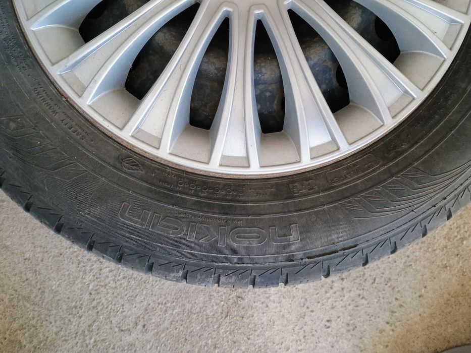 Гуми зимни 215/60 R16 със джанти