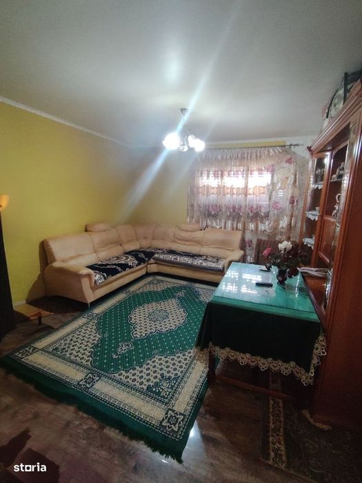 Casa mare și draguta în zona Parneava