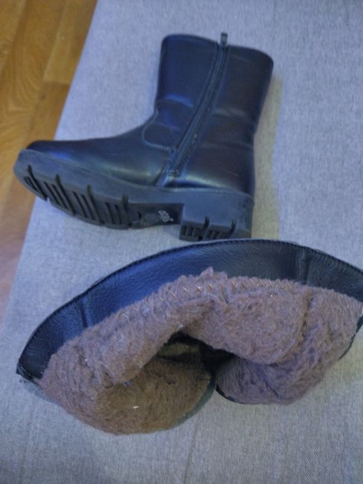 Продам обувь на девочку 7-8 лет