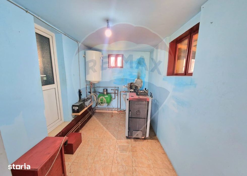 Casă cu 3 camere de vânzare