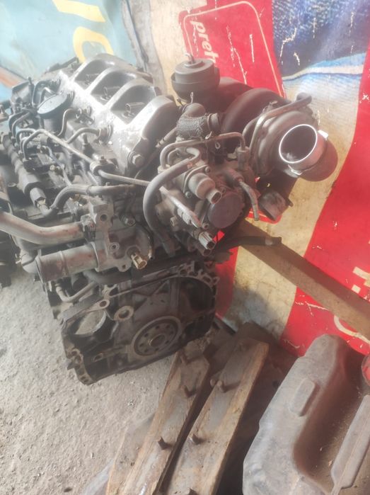 De vînzare  2 motoare Toyota RAV4 .