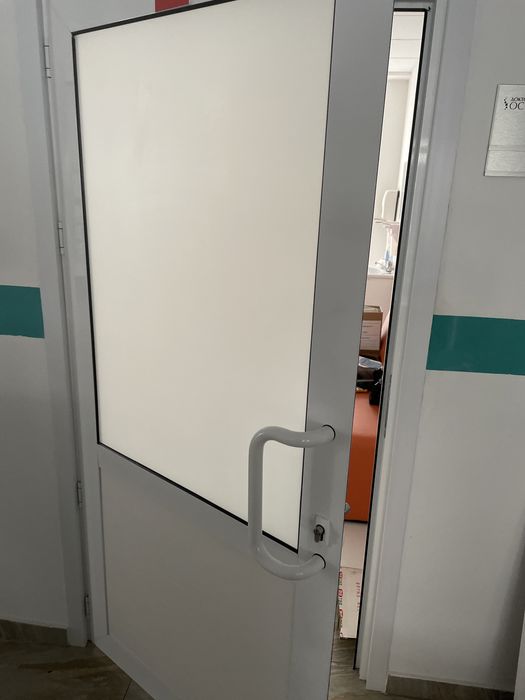 Продам дверь для офиса