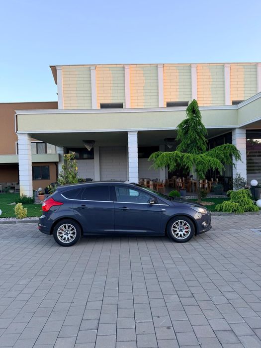 Vând Ford focus euro 5