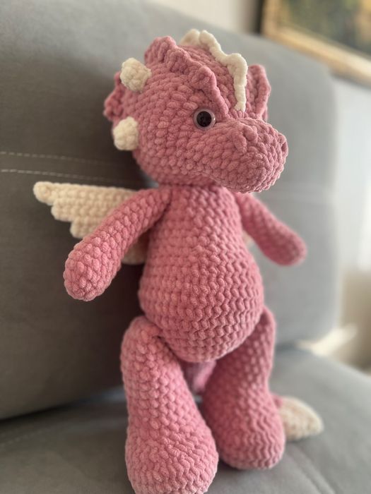 Вязаный дракон из плюшевой пряжи