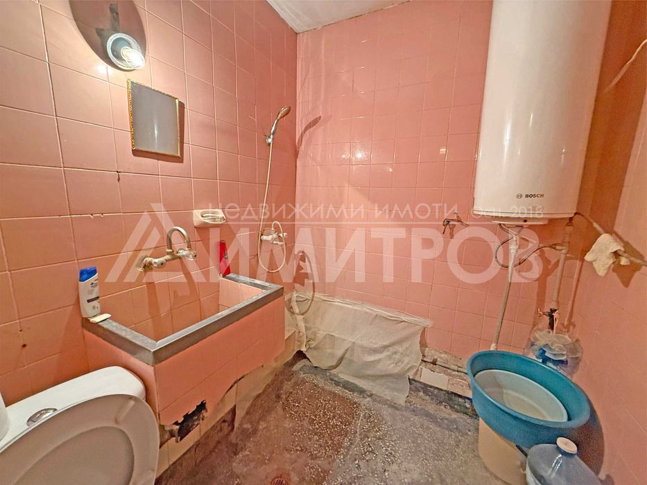 Продава апартамент тип гарсониера 42 кв.м. в гр. Нови пазар, кв. Възраждане