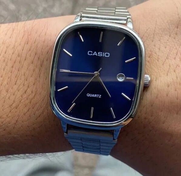 Часы наручные продам