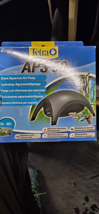 Продавам 25 л.аквариум с всичко живо в него,риби,растения,скариди