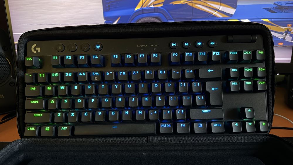 Logitech Pro X TKL Lightspeed 1 година гаранция