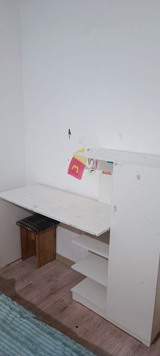 Шкаф и прихожая .