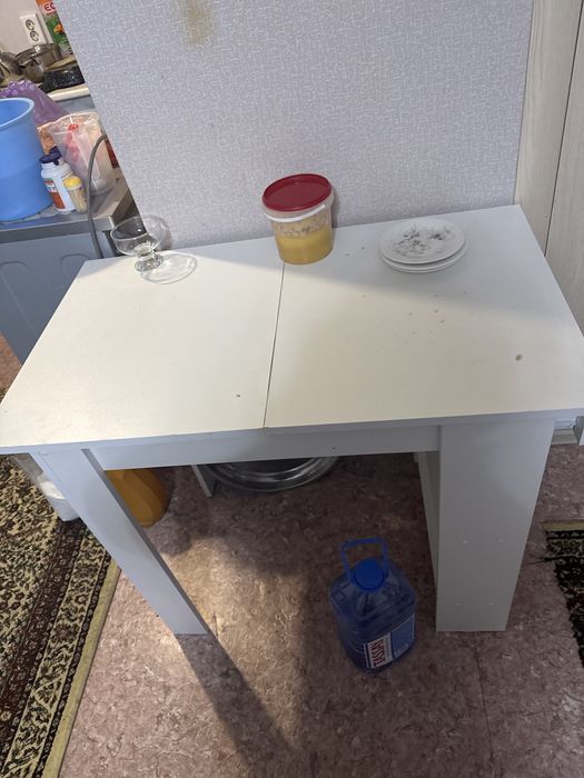 Продам ккхонный стол