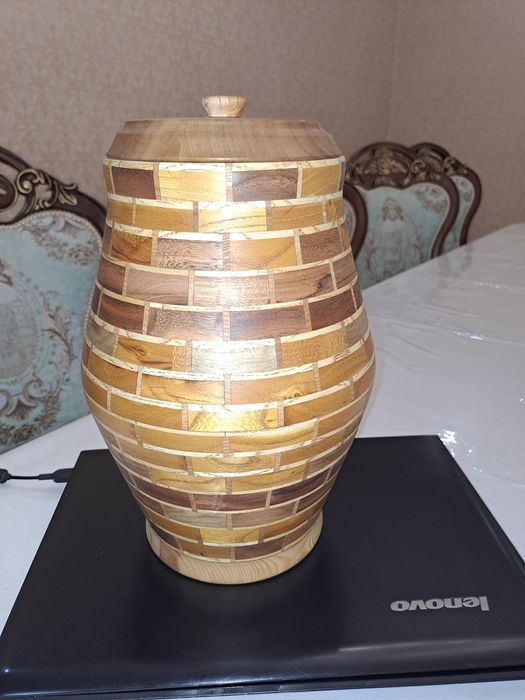 Продаются изделия из твёрдых пород дерева и принимаются на заказ дерев