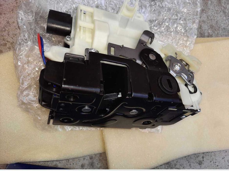 Încuietoare ușa spate VW Golf/Passat, Skoda Octavia