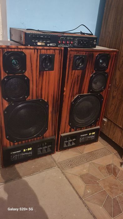 Калонка ва усилитель сотилади