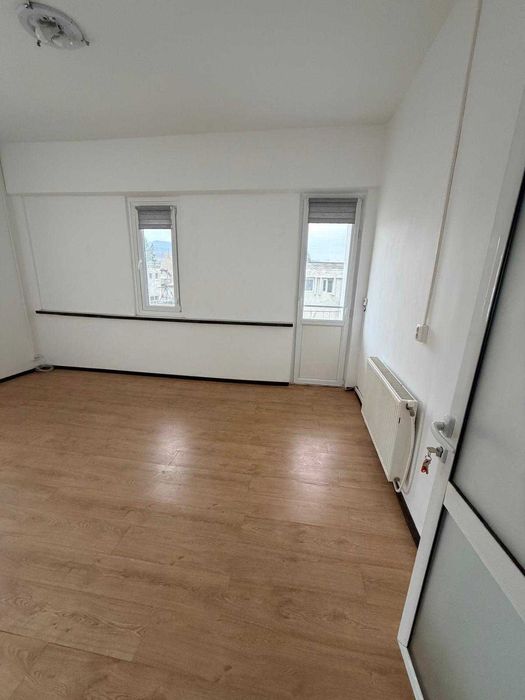 Închiriere birou 22 mp cu balcon