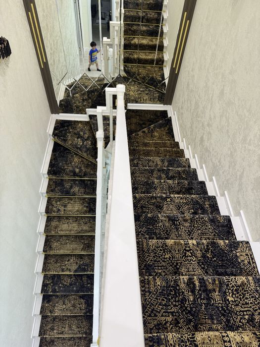 Профессиональная укладка ковров на лестницу!