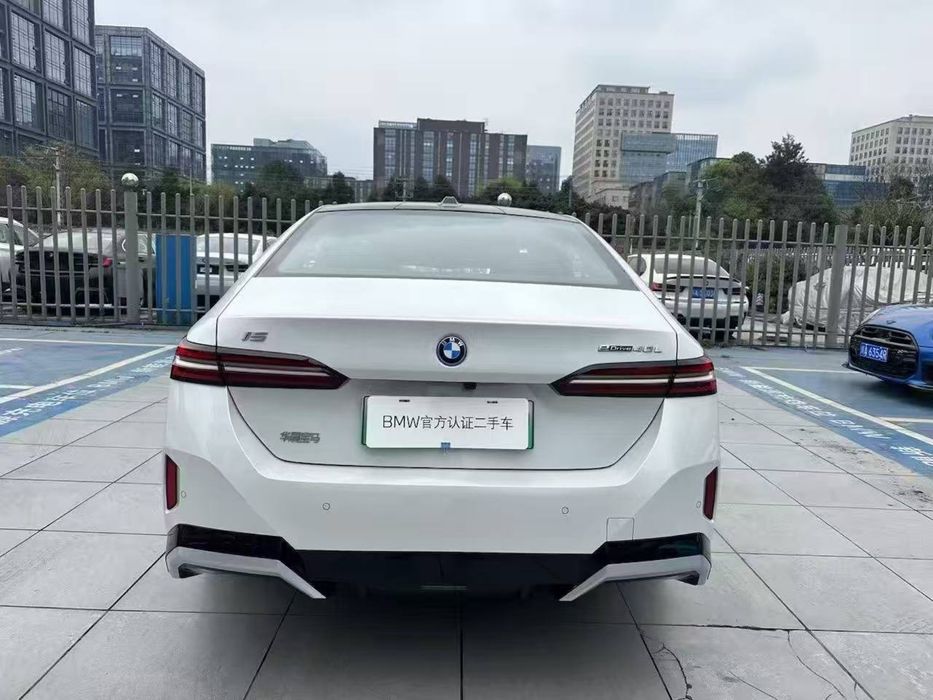 BMW i5 40L 2025 yil M-Sport