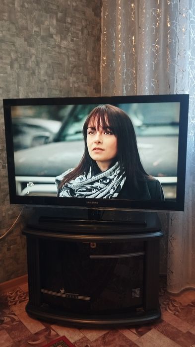 Продам ТВ. самсунг с тумбой.