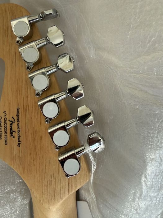 Chitara electrica Squier by Fender Debut Stratocaster - Sunburst - noua, in cutie - configuratie HSS