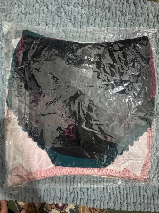 Женские модные футболки