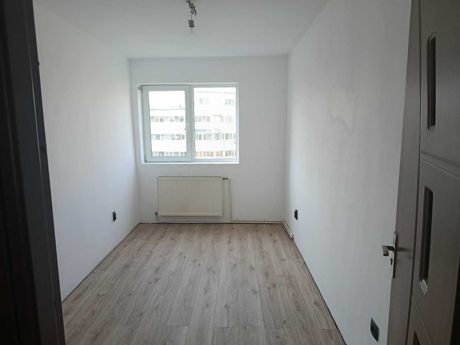 Vând apartament 3 camere