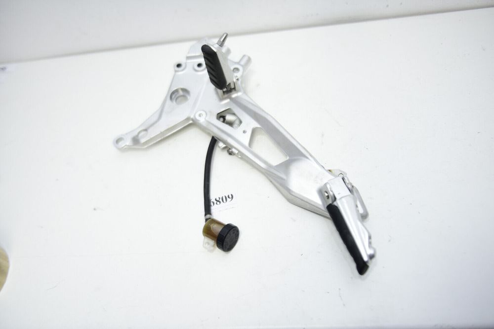 Suport scăriță cu pedală dreapta față BMW F900 R F900R K83