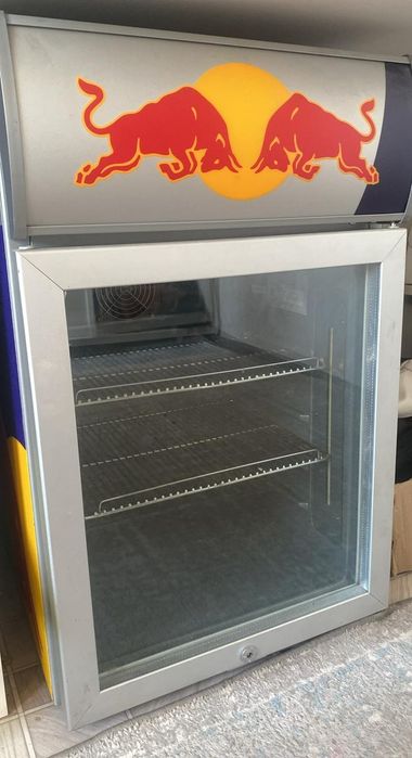 Компактный мини холодильник редбул