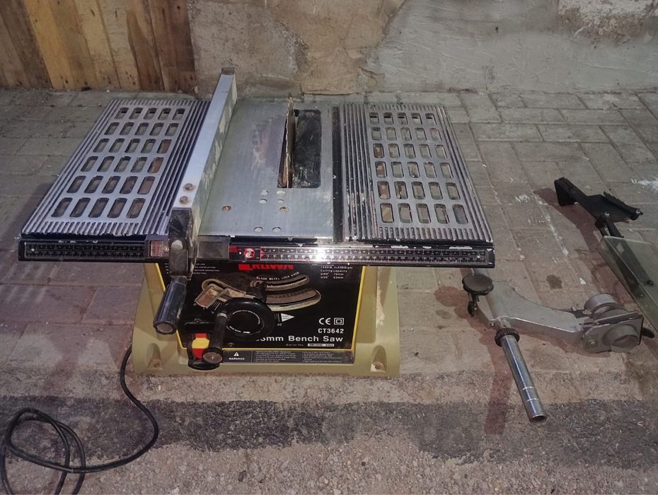 Продам настольный церкуляр пилу