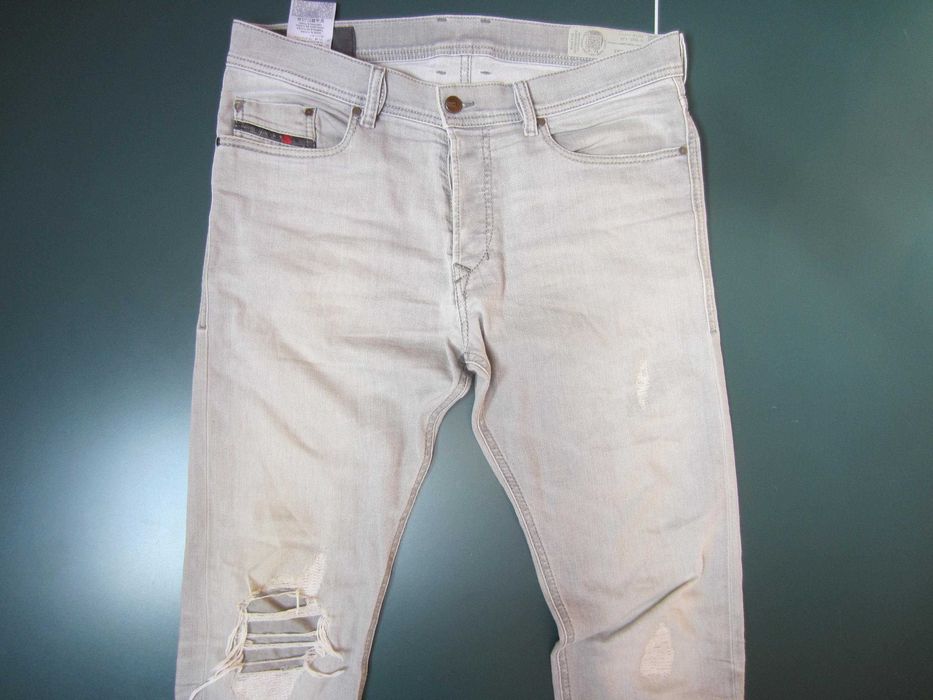 Blugi Diesel TEPPHAR W32 L32, culoare wash 0687W Stretch croiala skinny, 1+3nasturi inscriptionati stare f. buna.