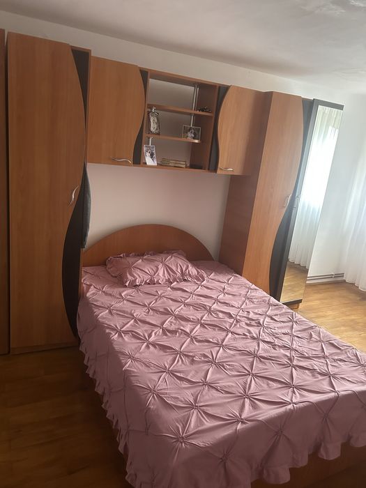 Mobila dormitor pat 1,40 m și dulap încorporat