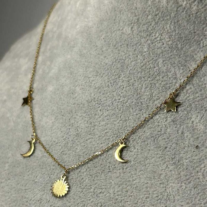 Colier din Aur 14K cu Soare, Lună și Stele – Design Celestial